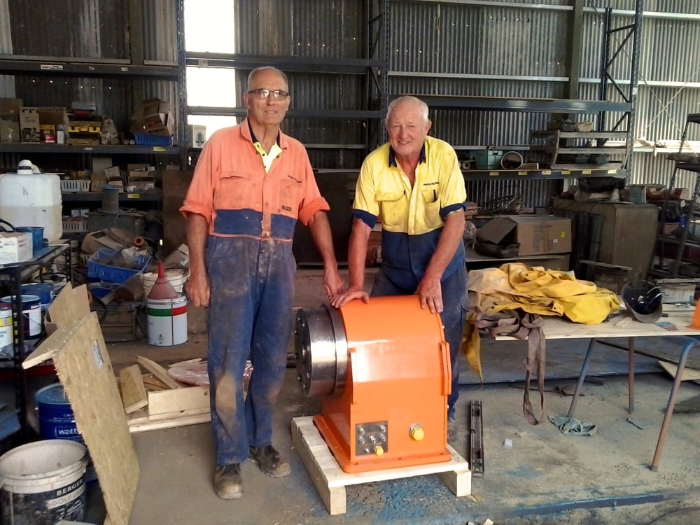 D6HP diamond rocksaw being unpacked at Grants Road Quarry, Somersby, Australia